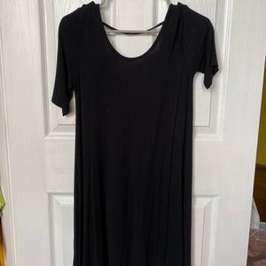 mid-thigh black shift dress